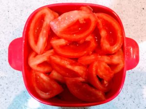 離乳食 トマトの下ごしらえは電子レンジが簡単で便利